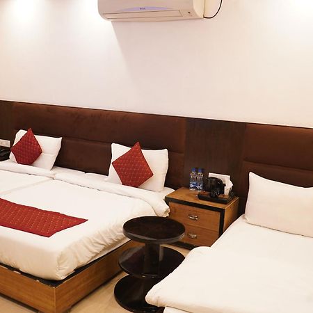 ניו דלהי Hotel O Delhi, Near Karol Bagh Main Market And Metro Station מראה חיצוני תמונה