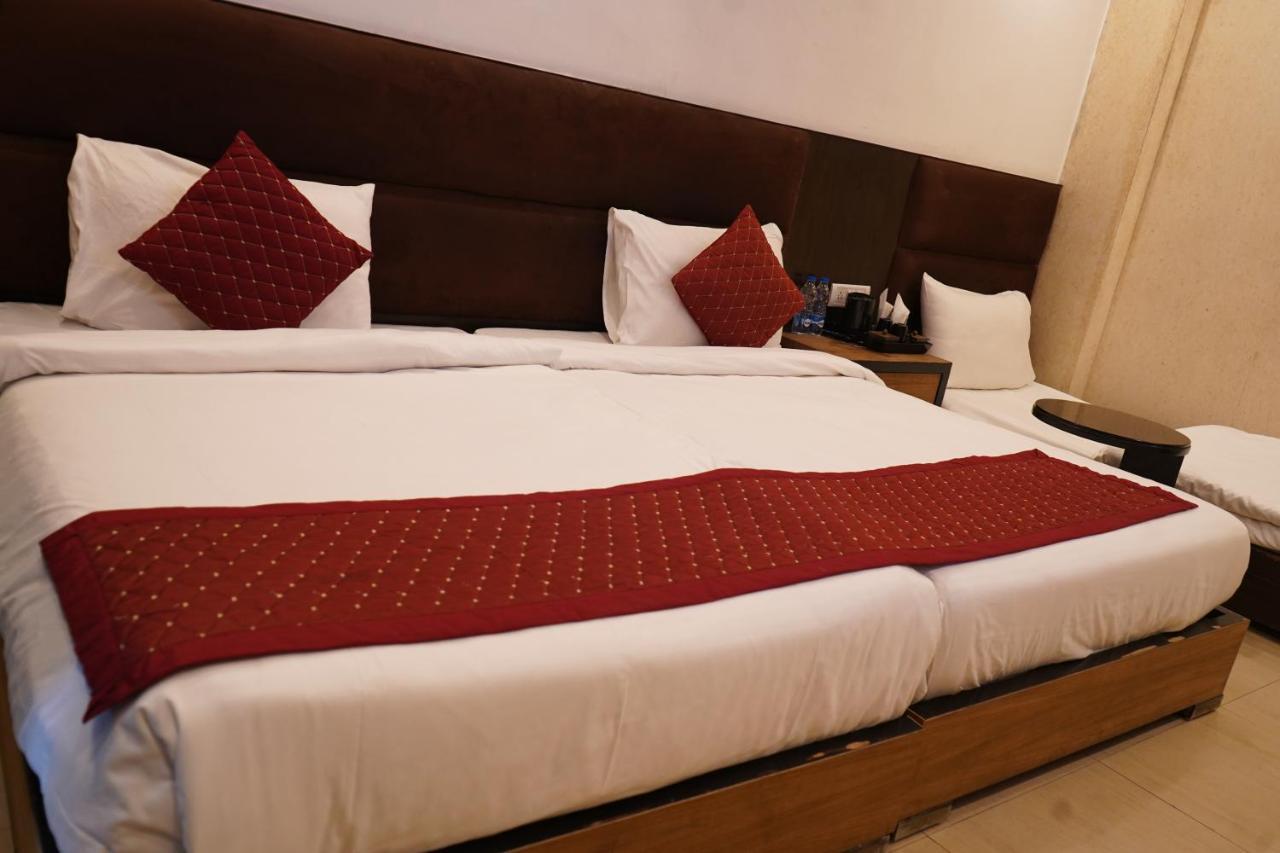 ניו דלהי Hotel O Delhi, Near Karol Bagh Main Market And Metro Station מראה חיצוני תמונה