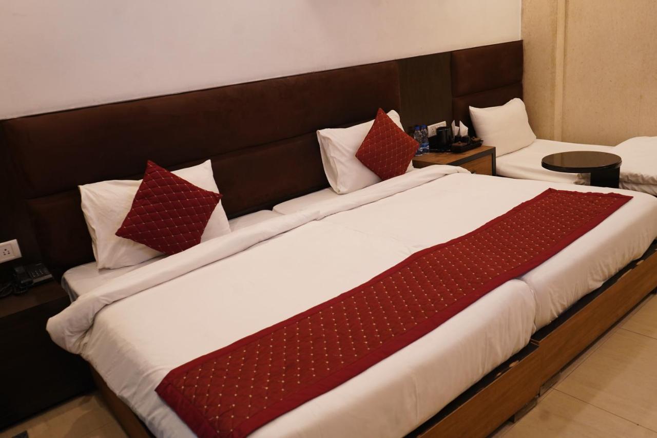 ניו דלהי Hotel O Delhi, Near Karol Bagh Main Market And Metro Station מראה חיצוני תמונה