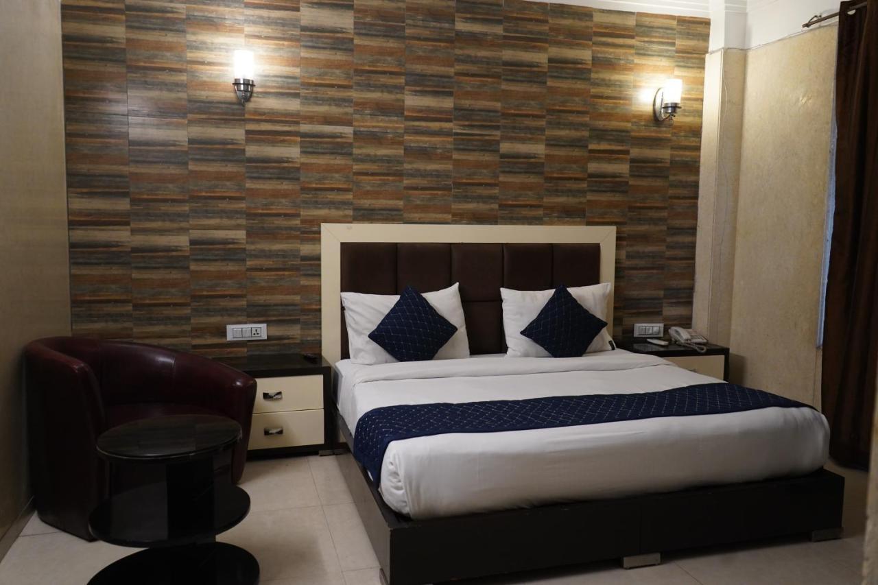 ניו דלהי Hotel O Delhi, Near Karol Bagh Main Market And Metro Station מראה חיצוני תמונה