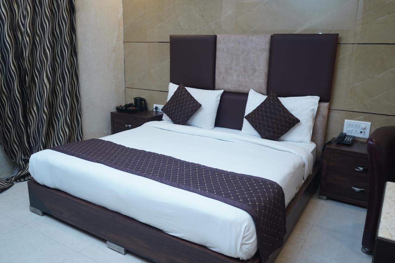 ניו דלהי Hotel O Delhi, Near Karol Bagh Main Market And Metro Station מראה חיצוני תמונה