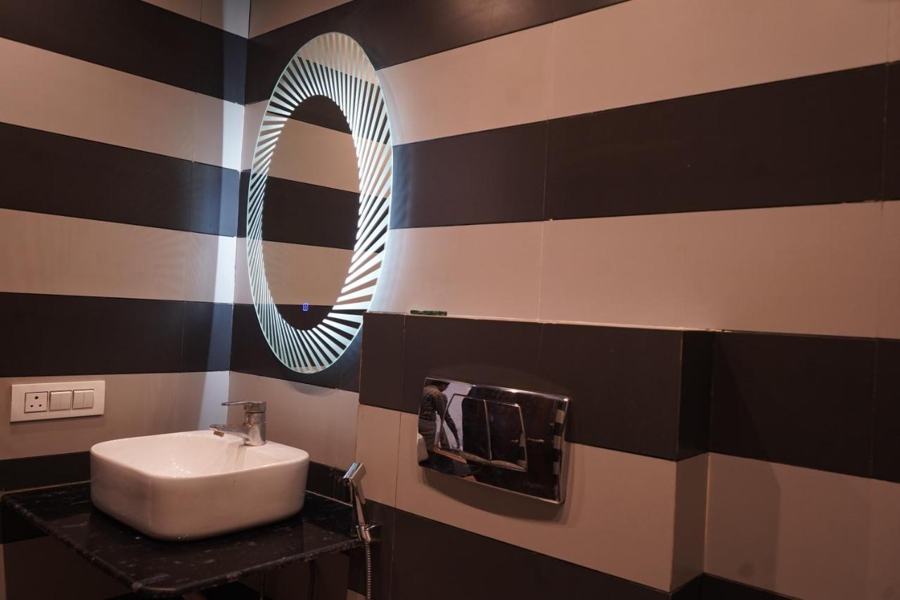 ניו דלהי Hotel O Delhi, Near Karol Bagh Main Market And Metro Station מראה חיצוני תמונה