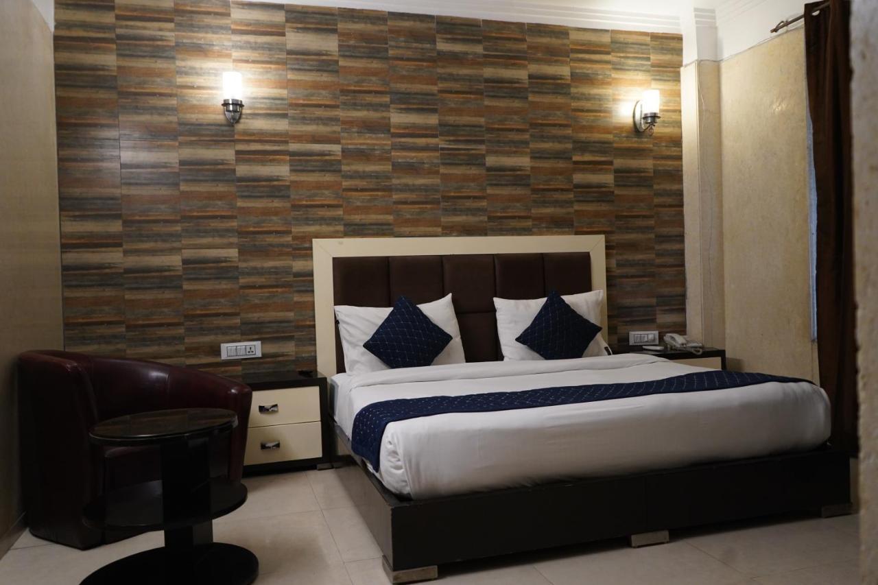 ניו דלהי Hotel O Delhi, Near Karol Bagh Main Market And Metro Station מראה חיצוני תמונה