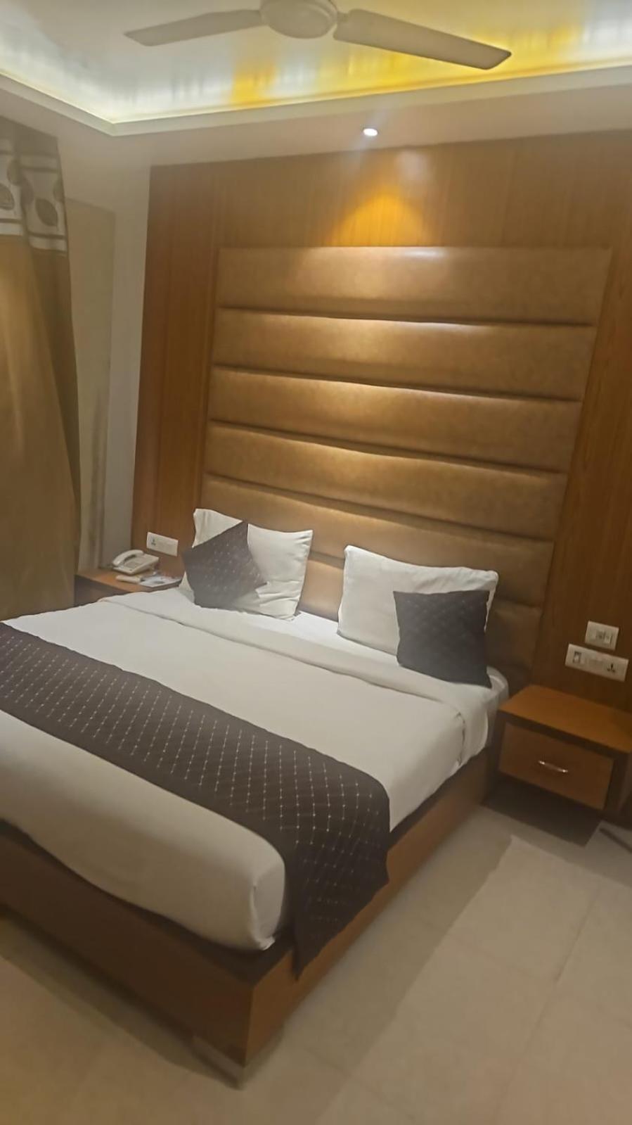 ניו דלהי Hotel O Delhi, Near Karol Bagh Main Market And Metro Station מראה חיצוני תמונה